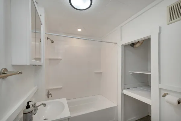 $2,100 | 135 Franklin Street, Unit A, Franklin, NH 03235