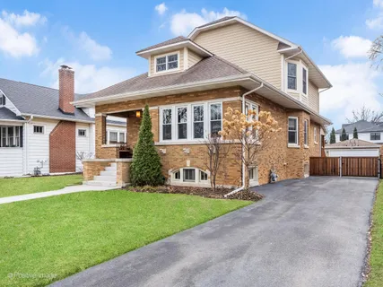 $999,900 | 184 East Grantley Avenue, Elmhurst, IL 60126