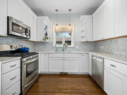 $999,900 | 184 East Grantley Avenue, Elmhurst, IL 60126