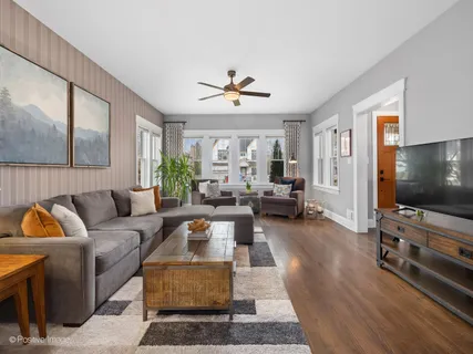 $999,900 | 184 East Grantley Avenue, Elmhurst, IL 60126