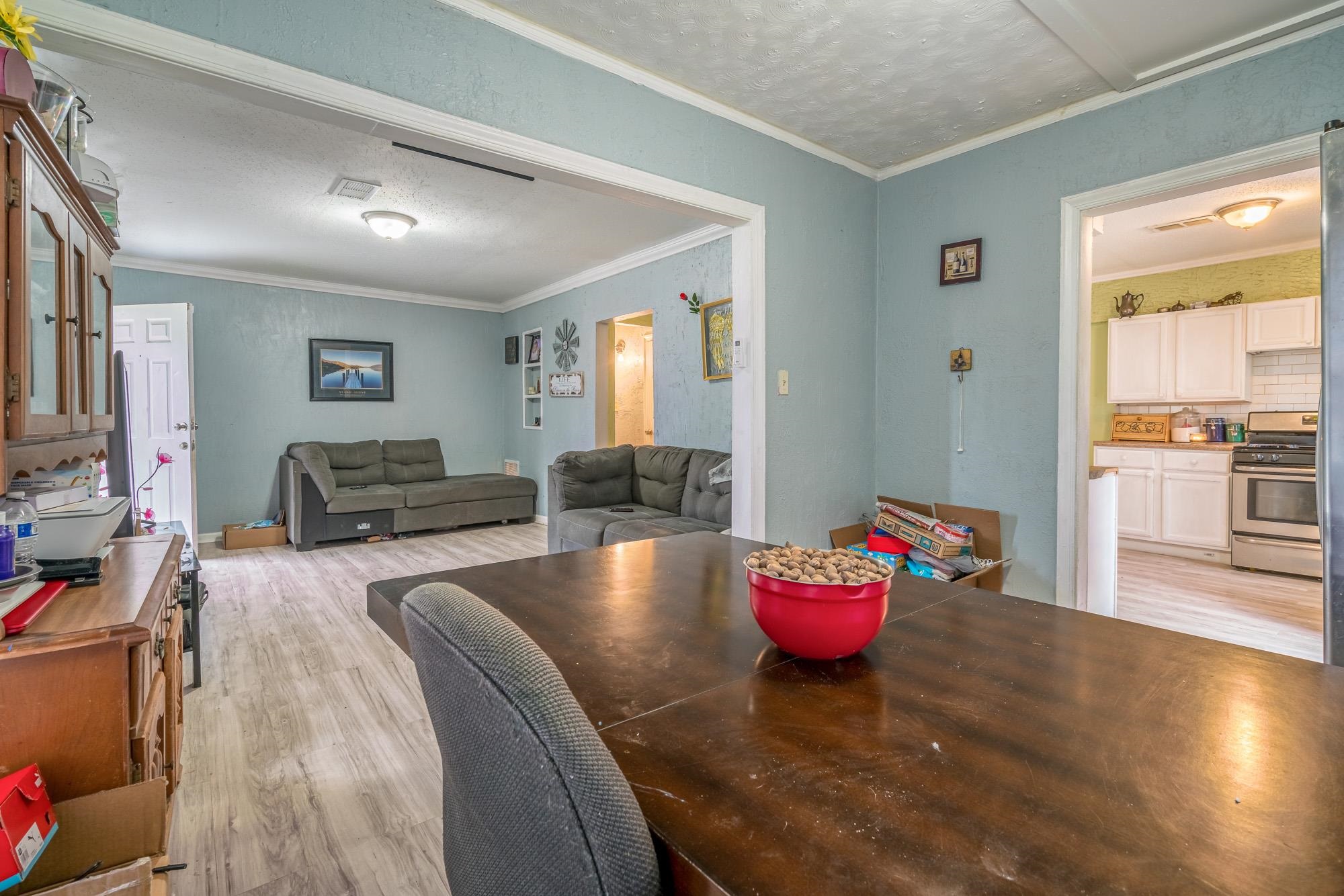 2941 North Radford Road Memphis, TN 38114 - Photo 8 of 25 a living room with furniture and a table