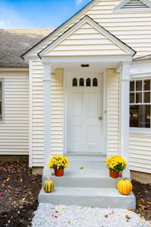 a view of back yard of the house