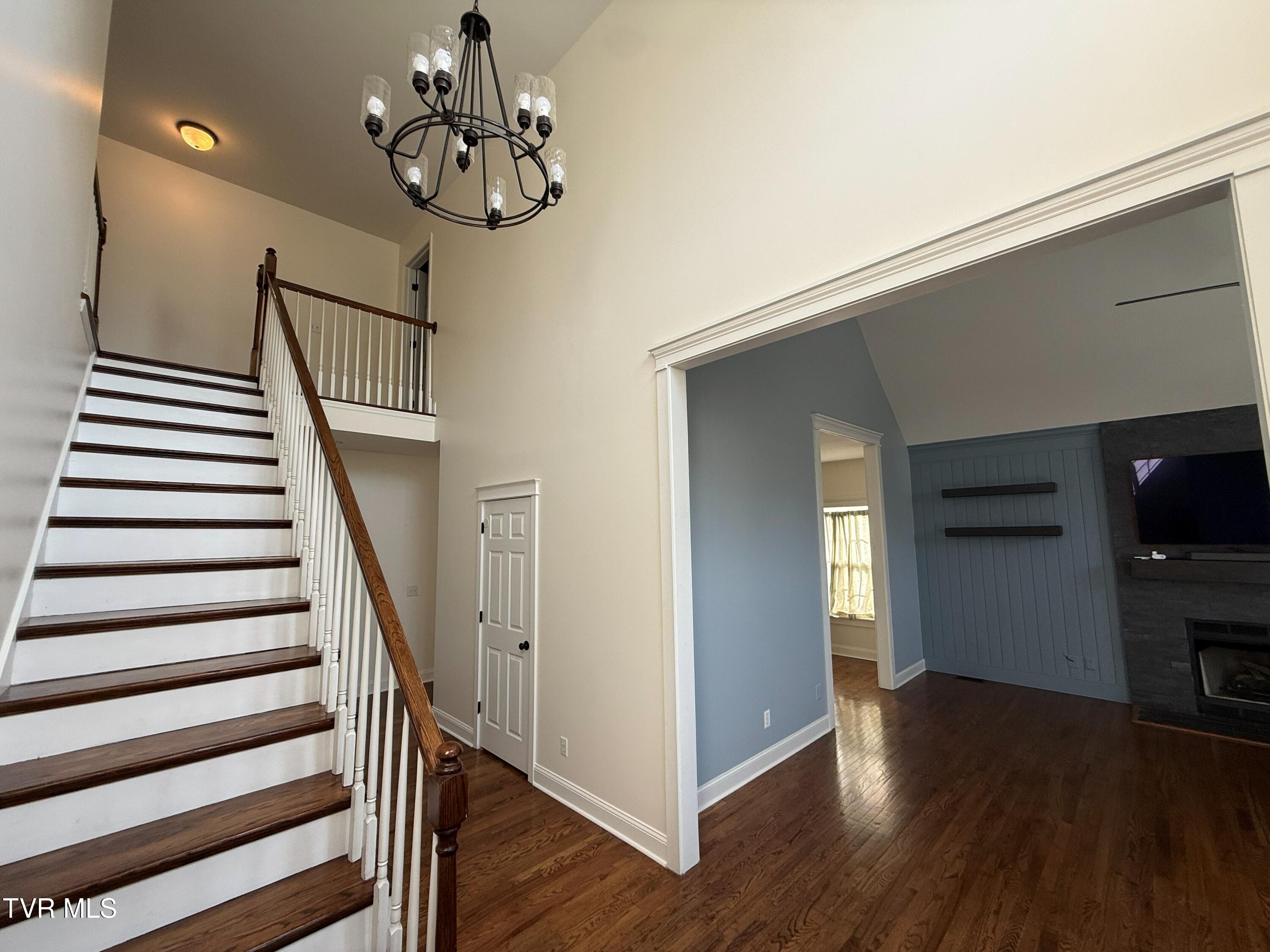 207 Haley Walk Bristol, TN 37620 - Photo 3 of 52 IMG_2717