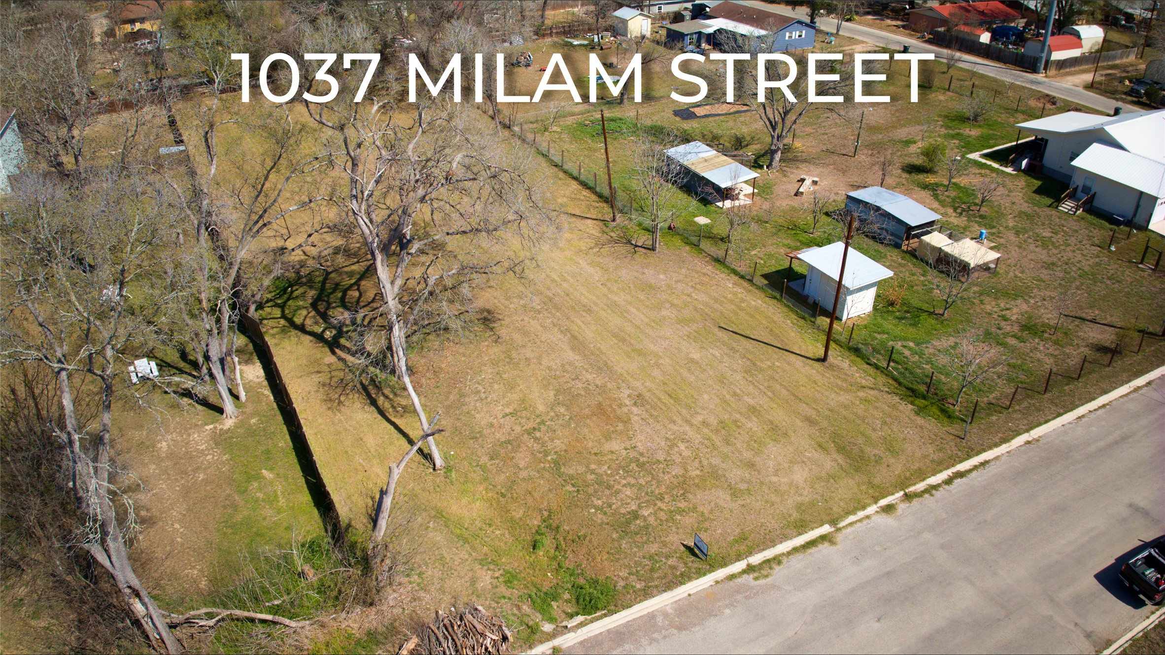 1037 East Milam Street Luling, TX 78648 - Photo 15 of 17 Bird's eye view