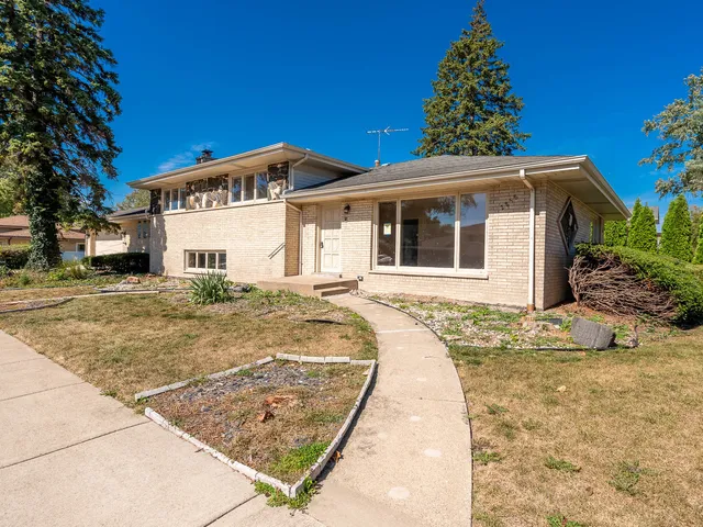 $419,900 | 2858 Kensington Avenue, Westchester, IL 60154