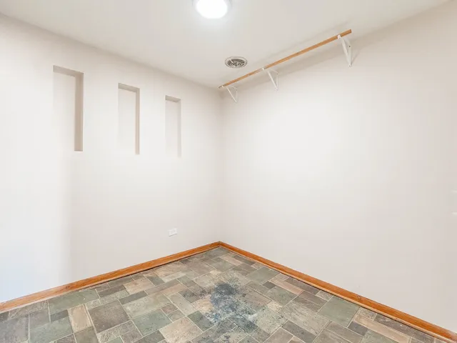 $419,900 | 2858 Kensington Avenue, Westchester, IL 60154