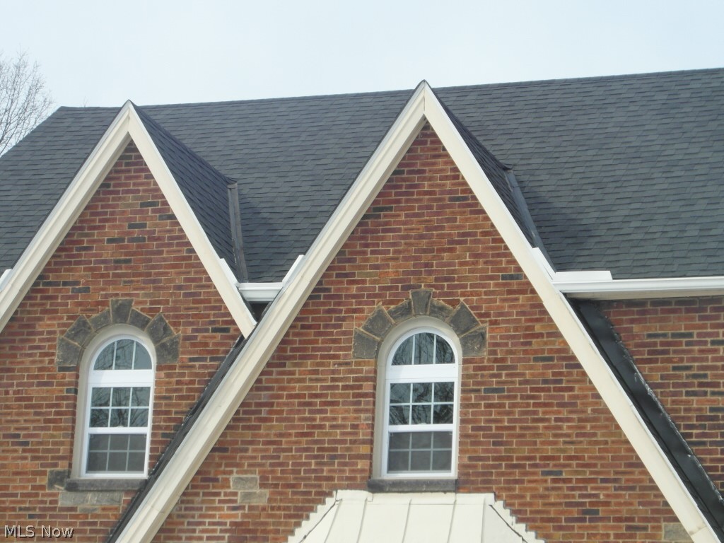1222 Castleton Road Cleveland, OH 44121 - Photo 3 of 32