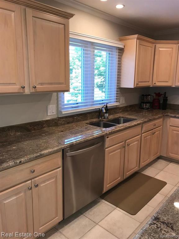 2518 Dover Rochester Hills, MI 48309 - Photo 8 of 29