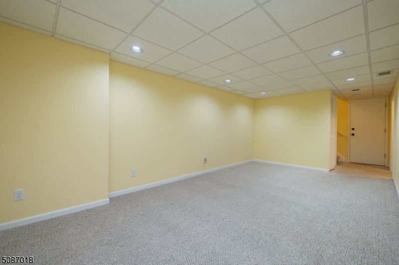 129 Patriots Road Morris Plains, NJ 07950 - Photo 20 of 23