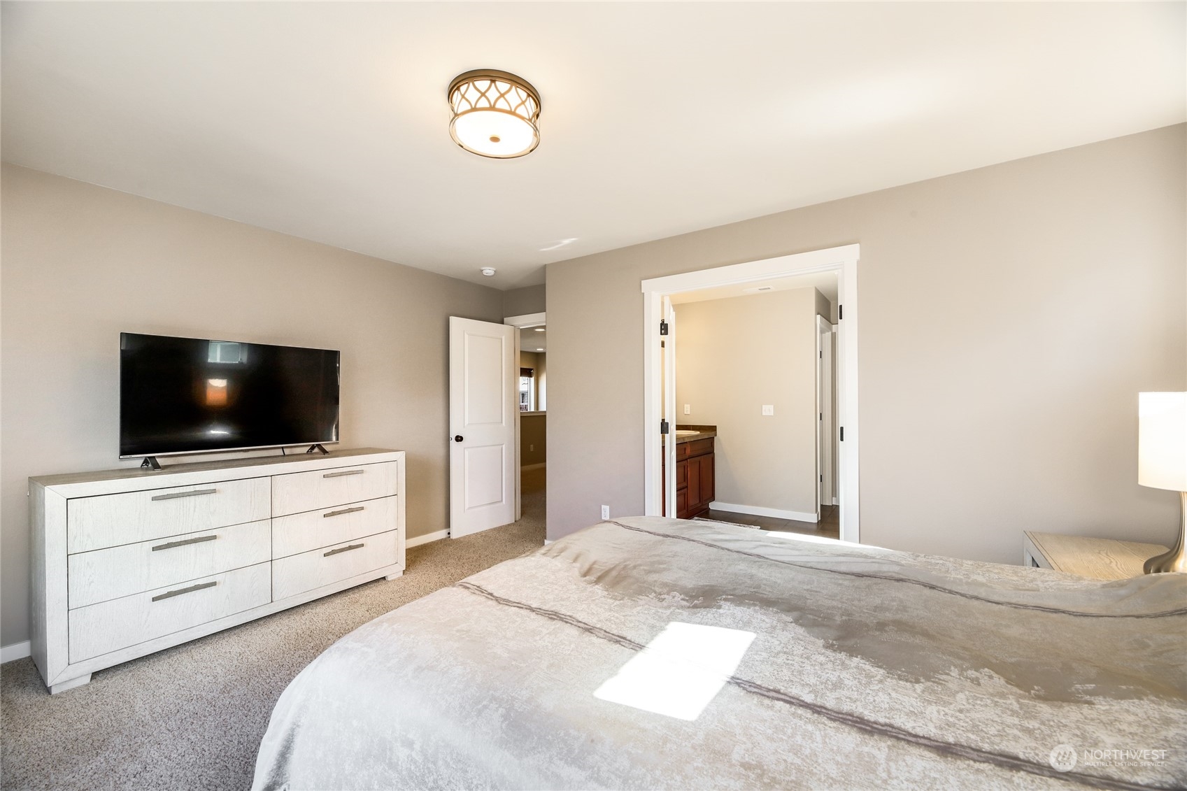 655 Ilwaco Place Northeast Renton, WA 98059 - Photo 13 of 25 Gallery Image 13