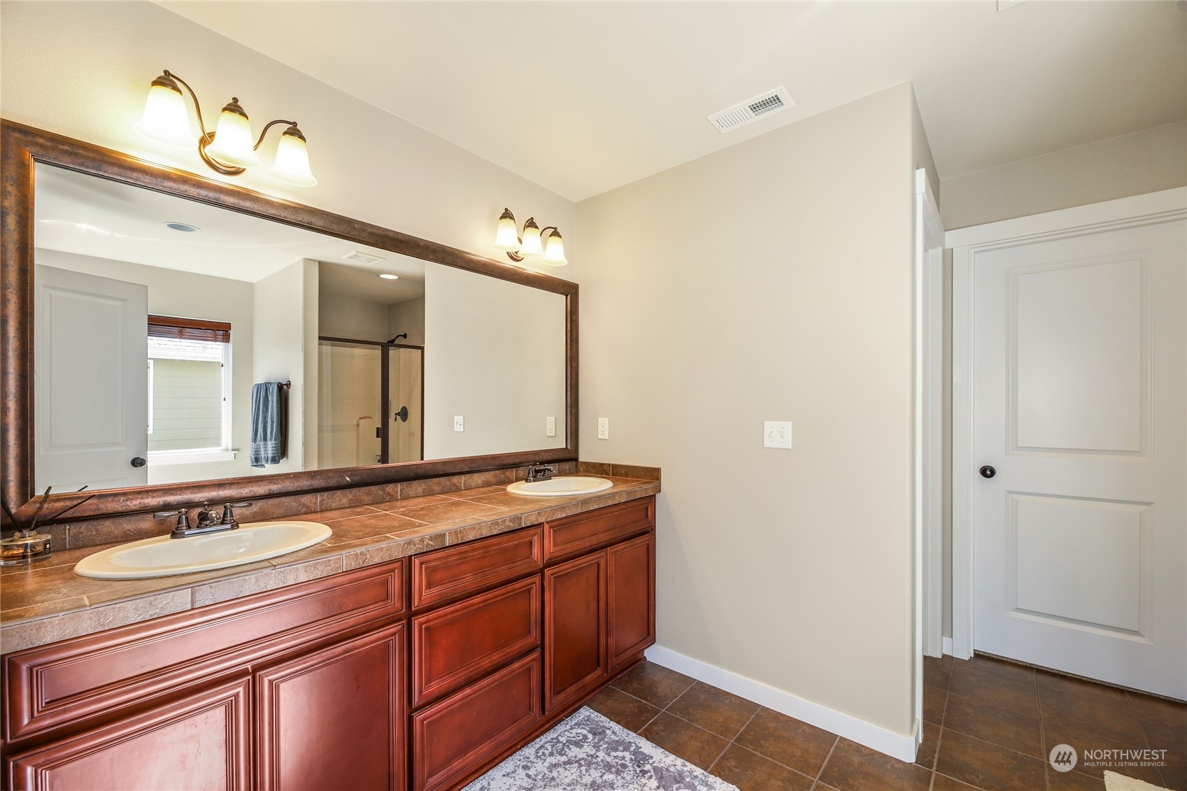 655 Ilwaco Place Northeast Renton, WA 98059 - Photo 15 of 25 Gallery Image 15