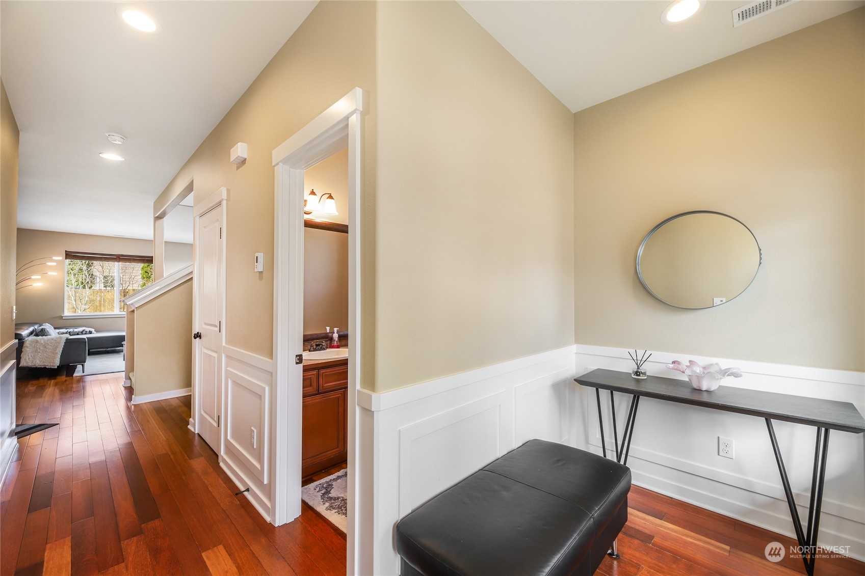 655 Ilwaco Place Northeast Renton, WA 98059 - Photo 3 of 25 Gallery Image 3