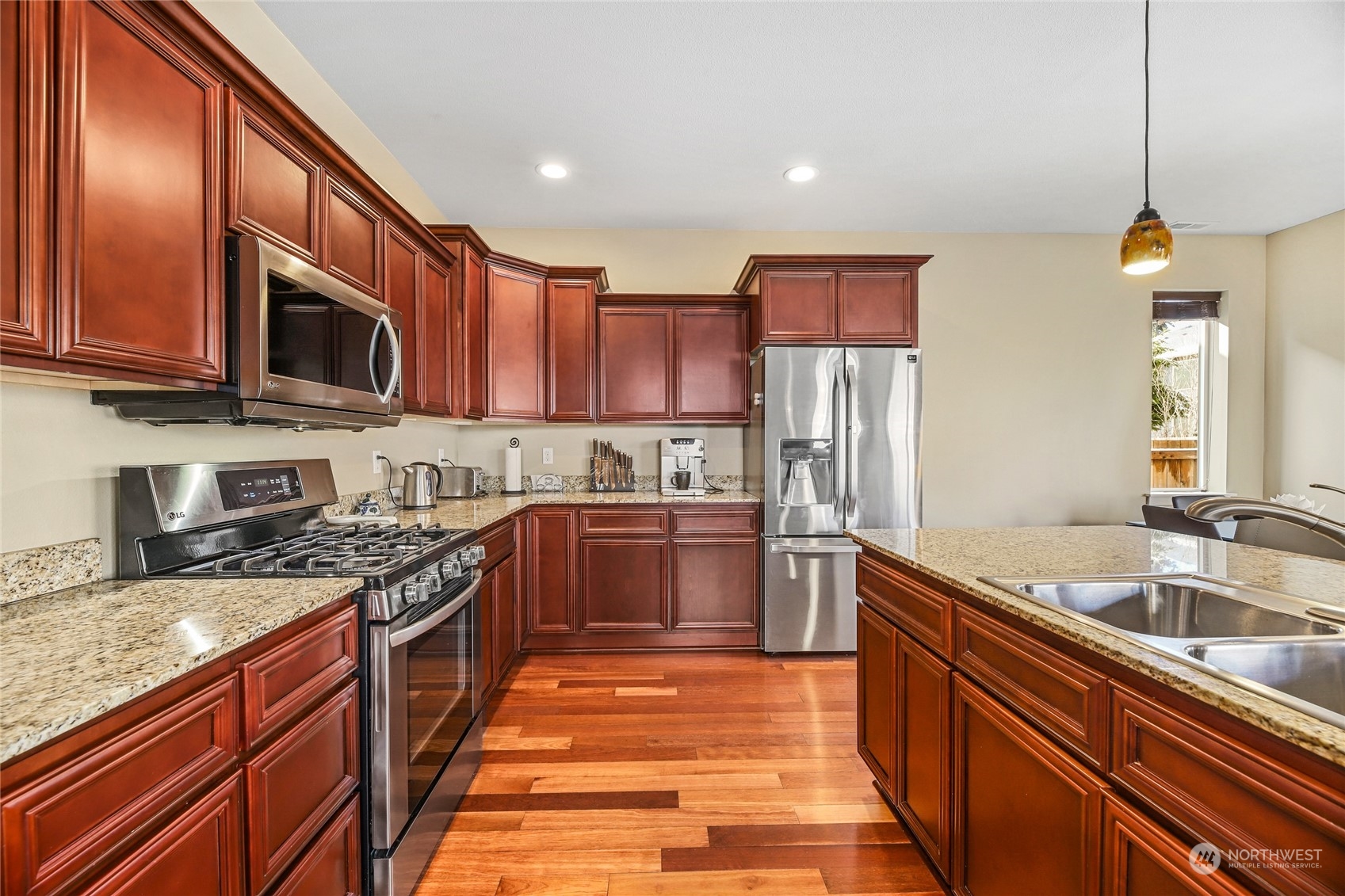 655 Ilwaco Place Northeast Renton, WA 98059 - Photo 8 of 25 Gallery Image 8