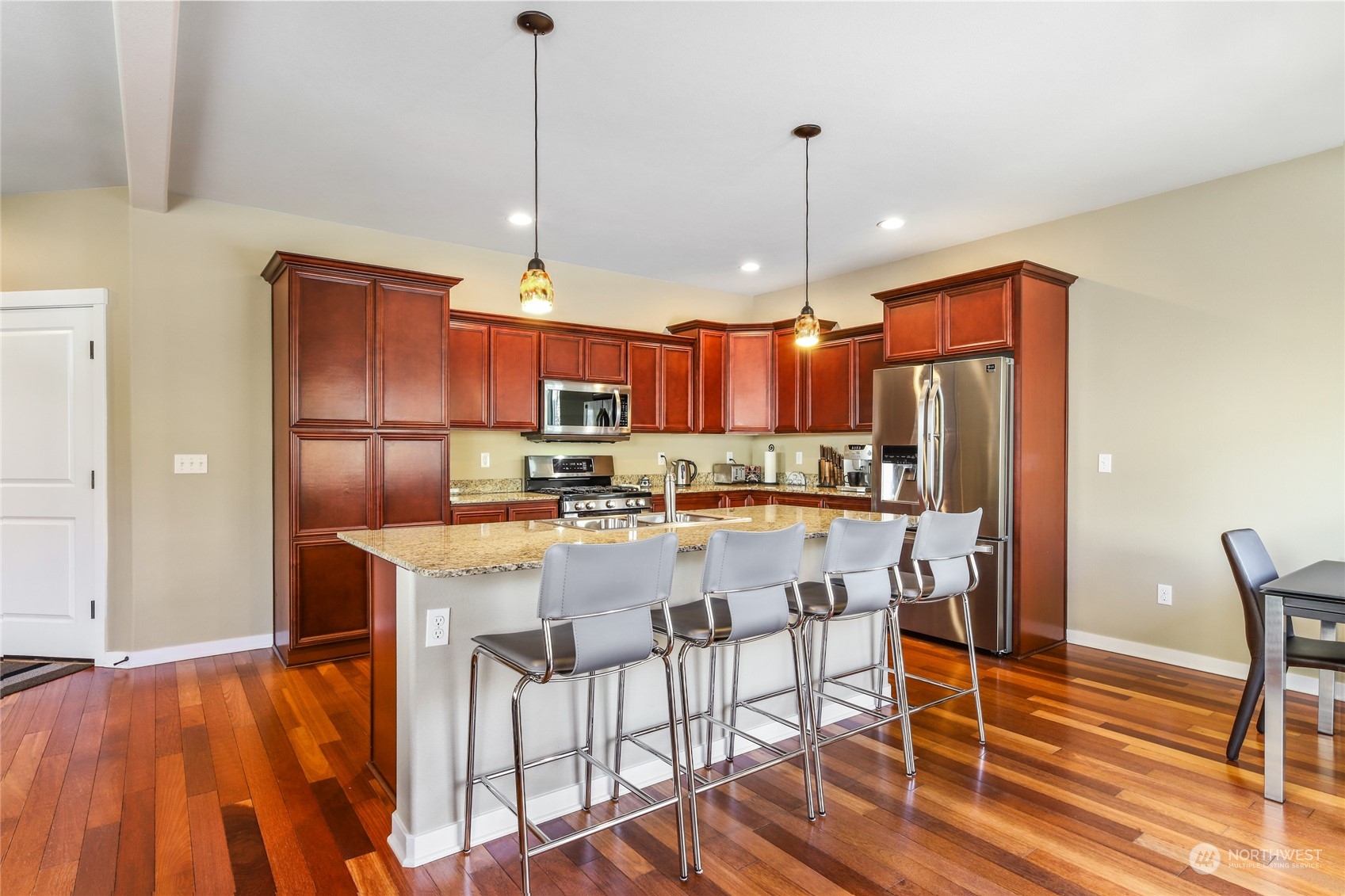 655 Ilwaco Place Northeast Renton, WA 98059 - Photo 9 of 25 Gallery Image 9