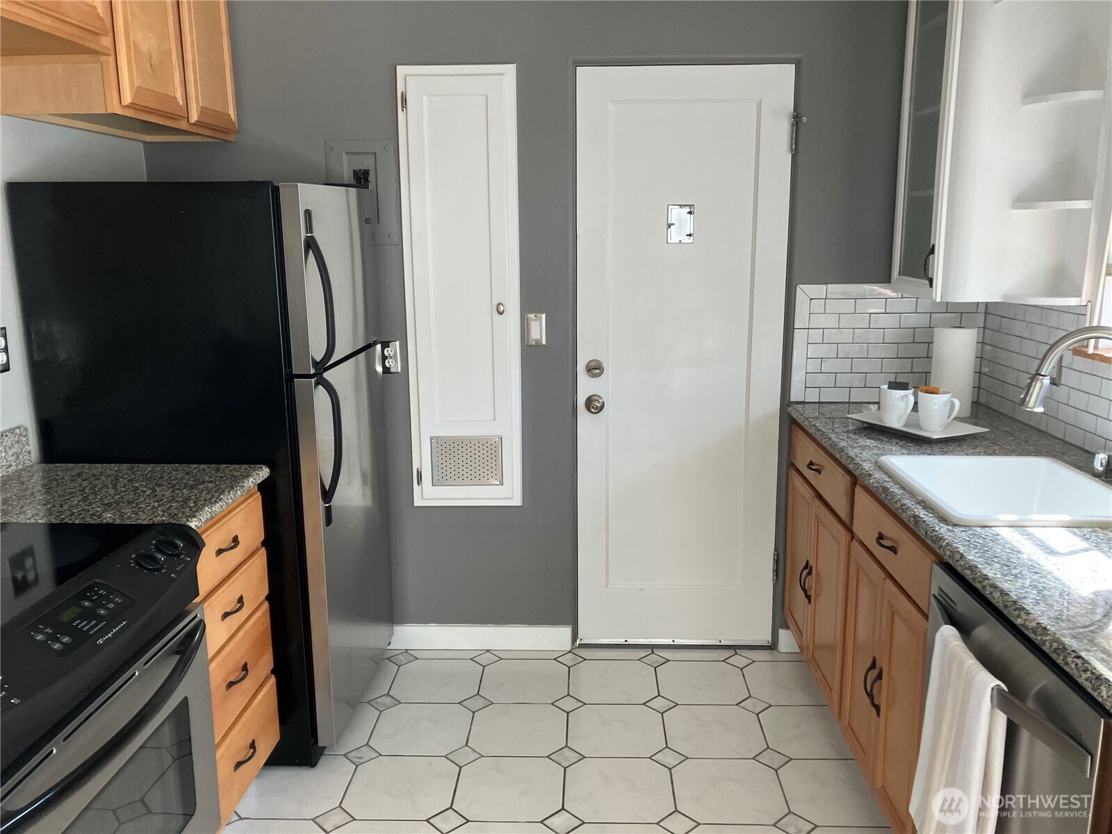 314 North G Street, Unit D2 Tacoma, WA 98403 - Photo 13 of 23 a kitchen with a sink stove and refrigerator