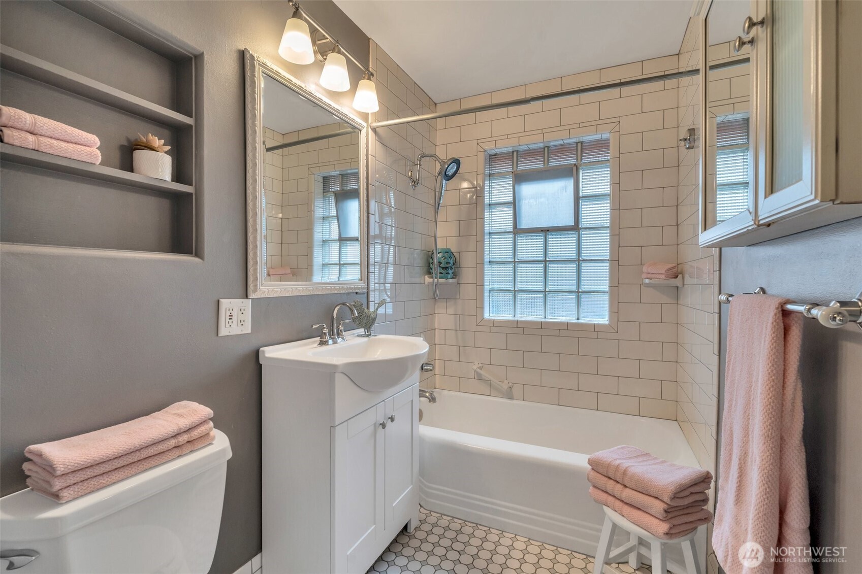 314 North G Street, Unit D2 Tacoma, WA 98403 - Photo 18 of 23 a bathroom with a bathtub toilet and sink