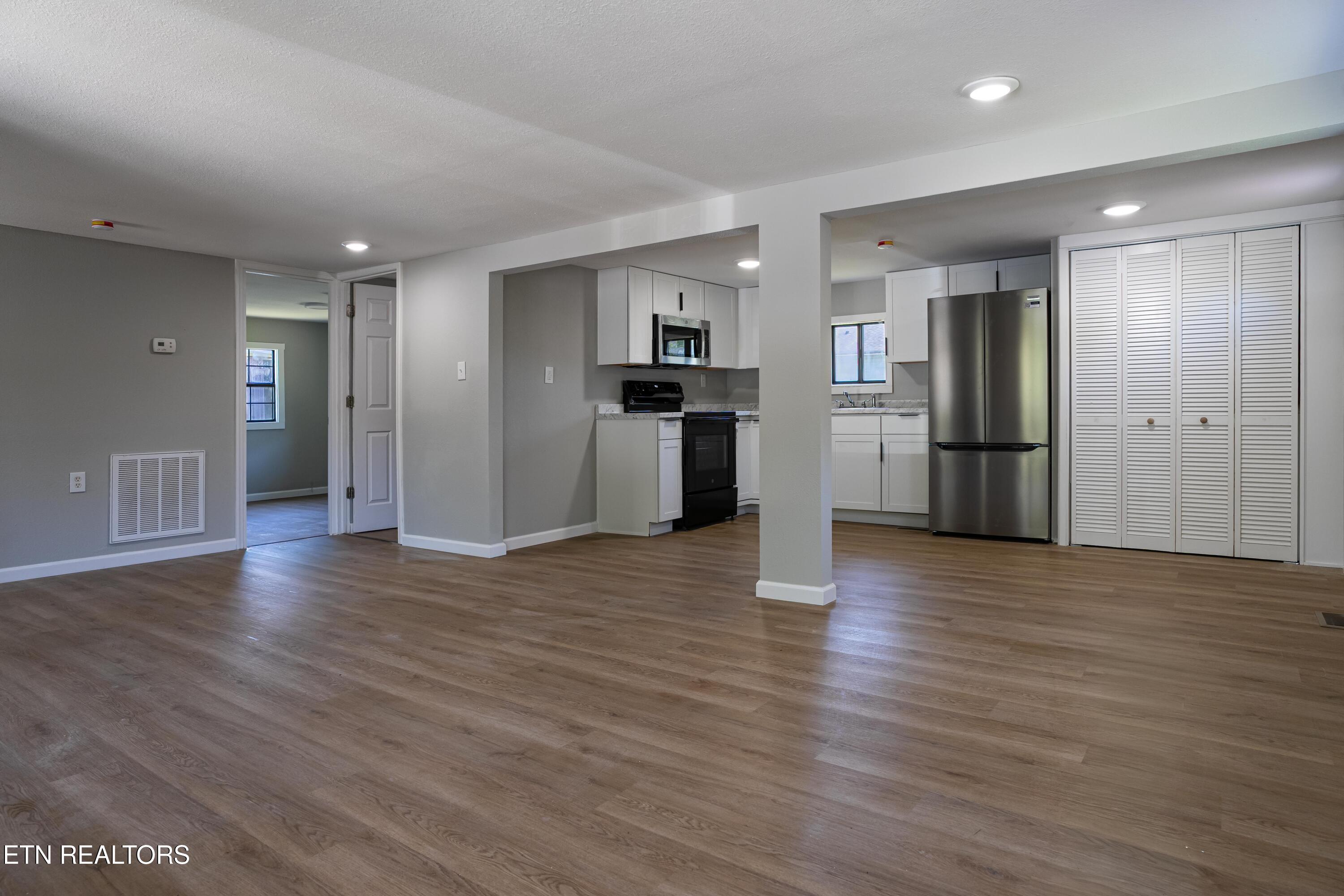 133 Wellington Circle Oak Ridge, TN 37830 - Photo 3 of 13 DSC01590-Edit