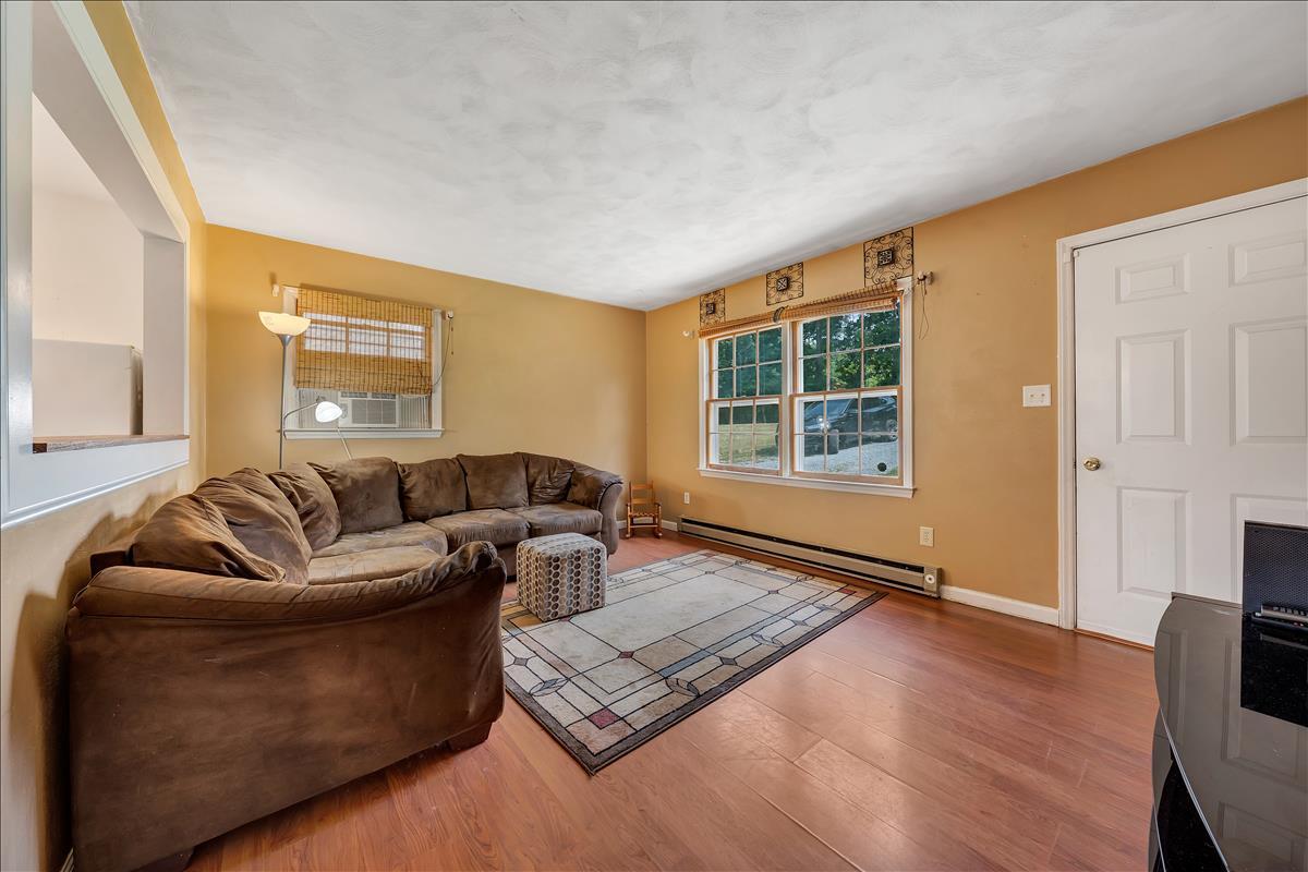 3892 Pitzer Road Roanoke, VA 24014 - Photo 11 of 18 DSC05287