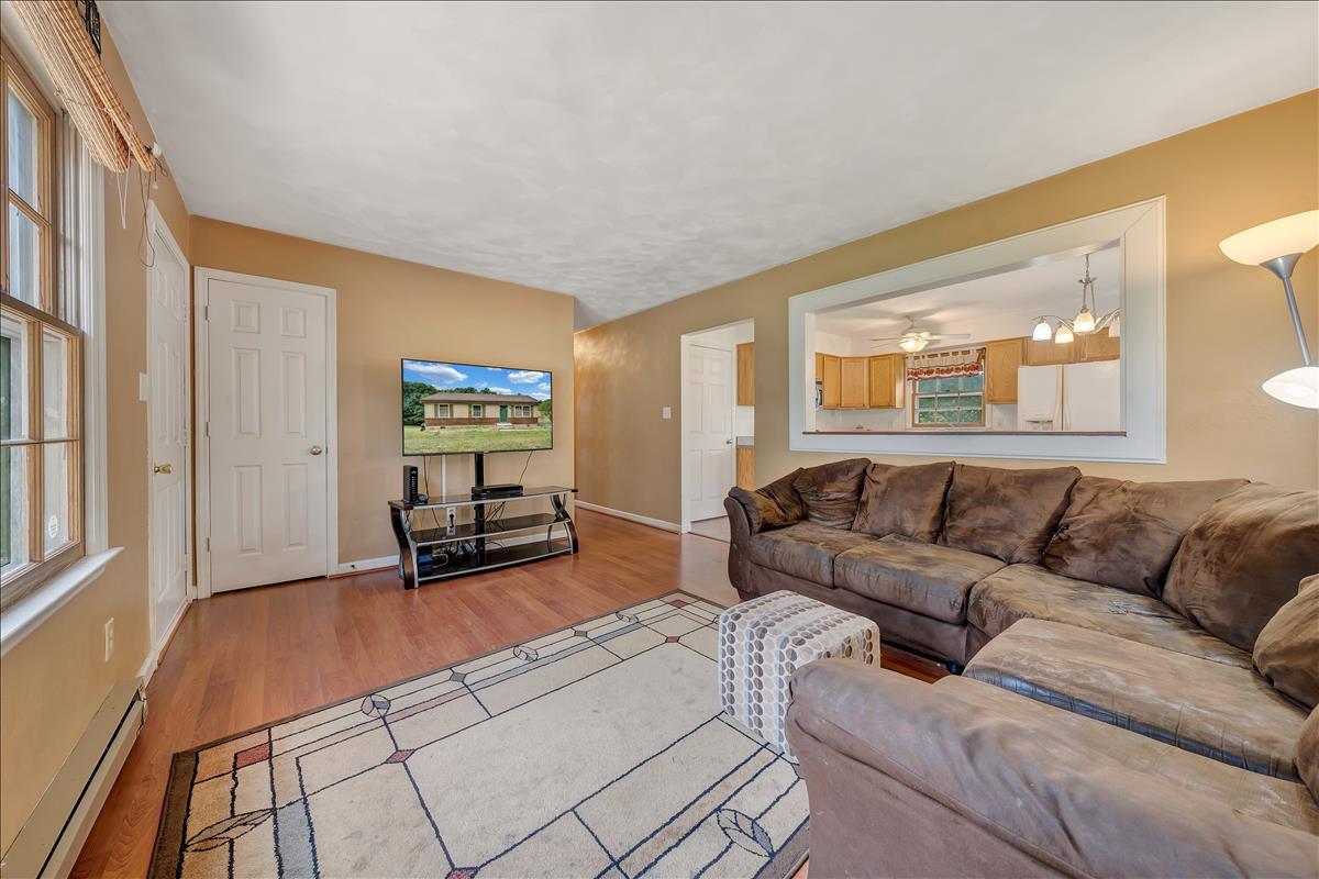 3892 Pitzer Road Roanoke, VA 24014 - Photo 13 of 18 DSC05297