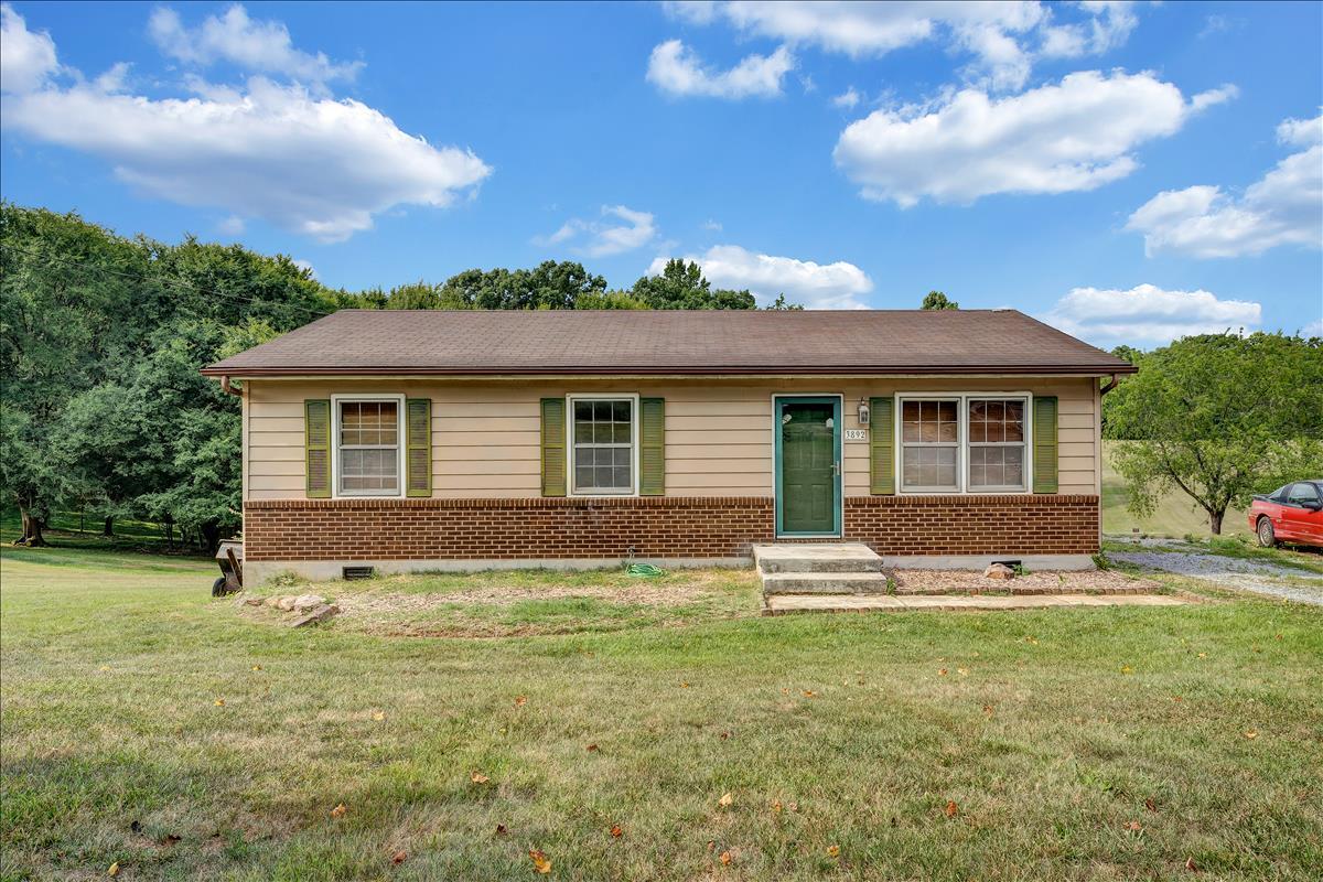 3892 Pitzer Road Roanoke, VA 24014 - Photo 3 of 18 DSC05242