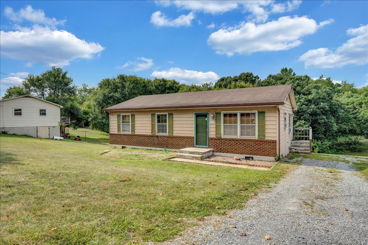 3892 Pitzer Road Roanoke, VA 24014 - Photo 5 of 18 DSC05252