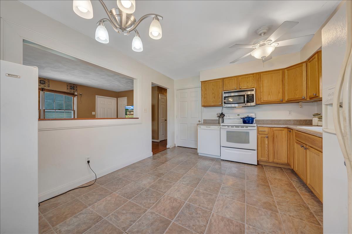 3892 Pitzer Road Roanoke, VA 24014 - Photo 8 of 18 DSC05267