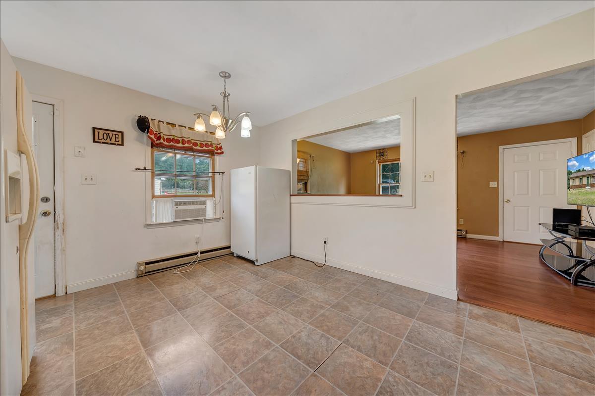 3892 Pitzer Road Roanoke, VA 24014 - Photo 10 of 18 DSC05282