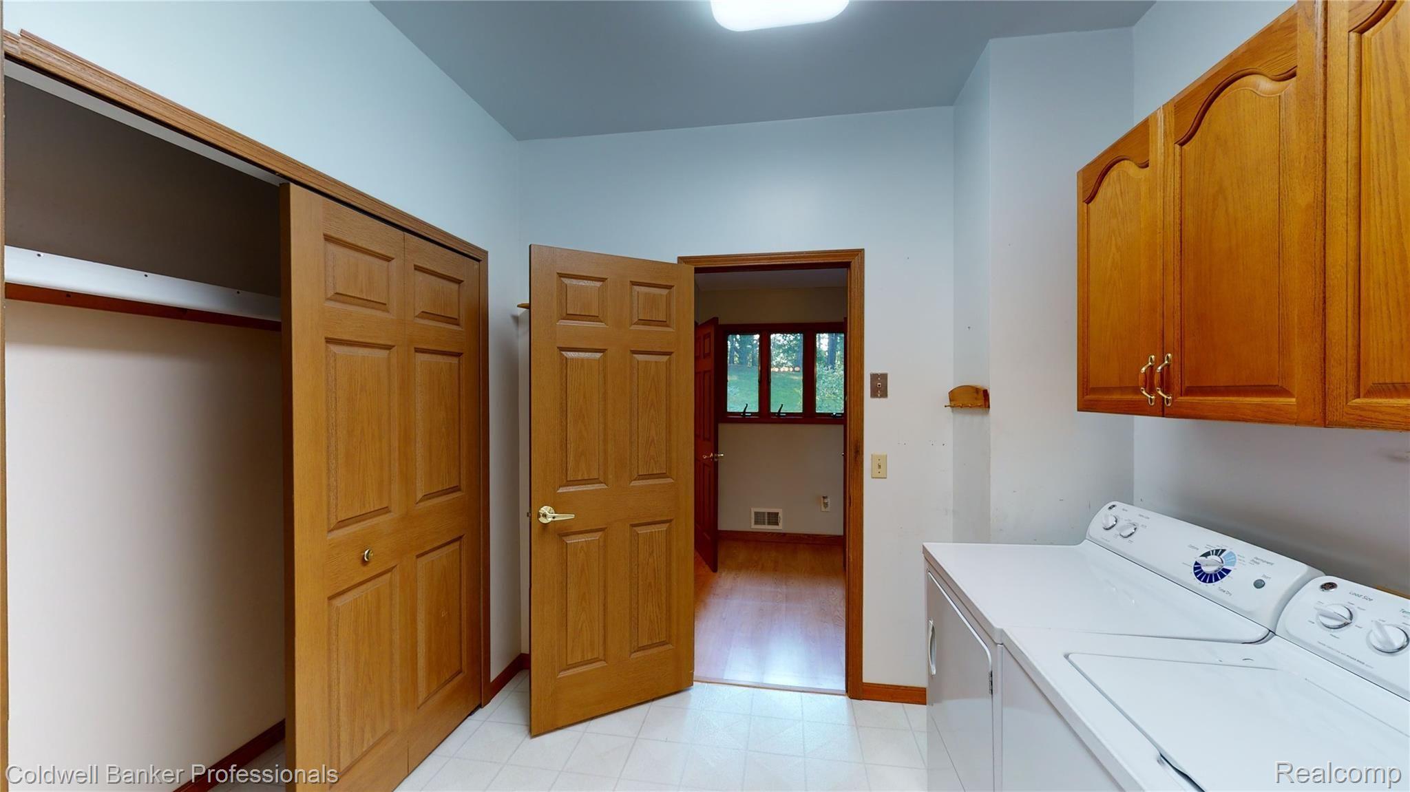 96 West Coulter Road Lapeer, MI 48446 - Photo 55 of 62 Laundry 1.jpg