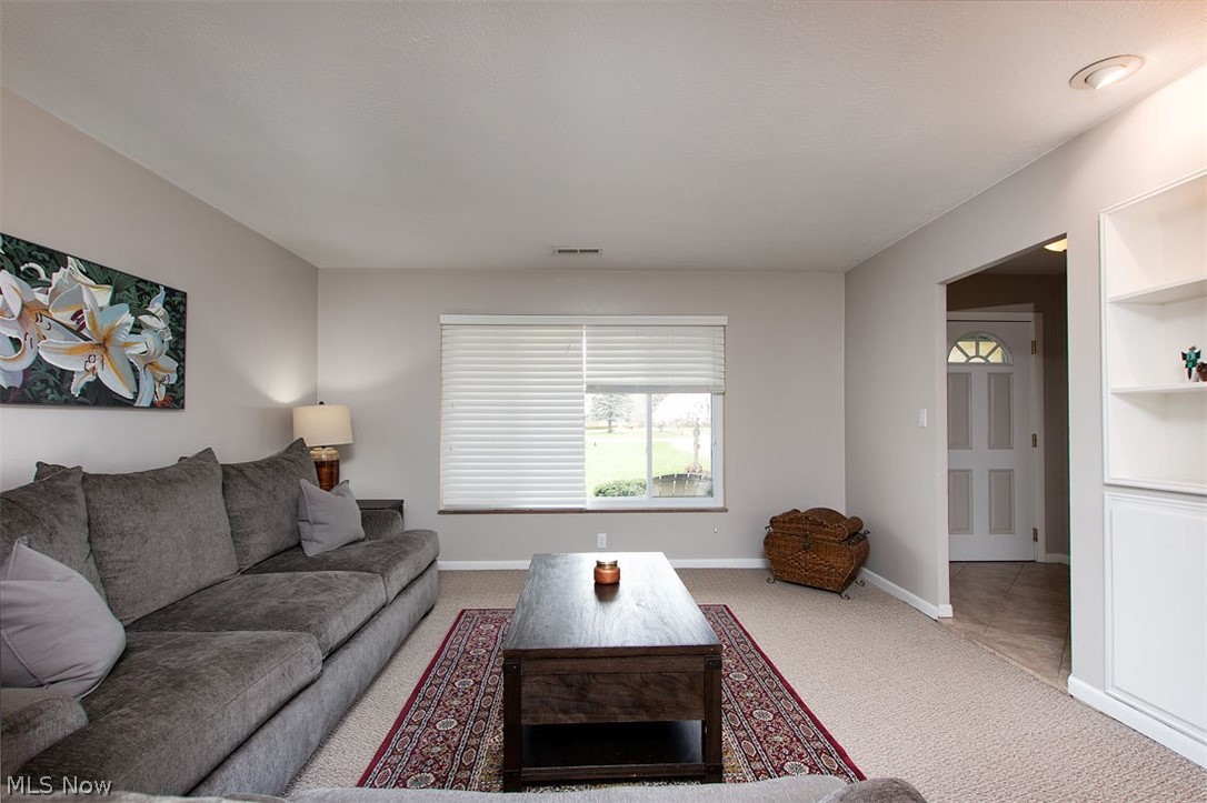5224 Ridgebury Boulevard Cleveland, OH 44124 - Photo 5 of 21