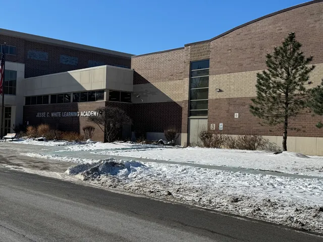 $2,500 | 16935 Western Avenue, Hazel Crest, IL 60429