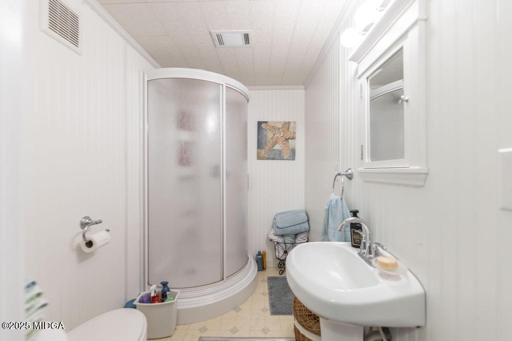674 Mt Paran Road Lizella, GA 31052 - Photo 31 of 45 a bathroom with a sink toilet and shower
