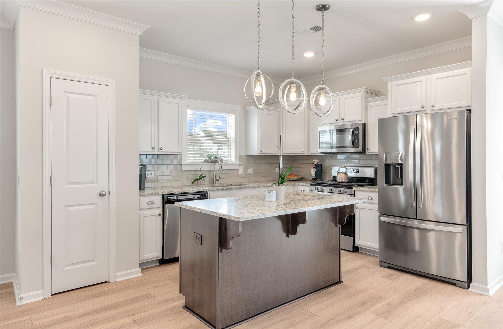 513 Purple Finch Road Summerville, SC 29486 - Photo 8 of 31 kitchen