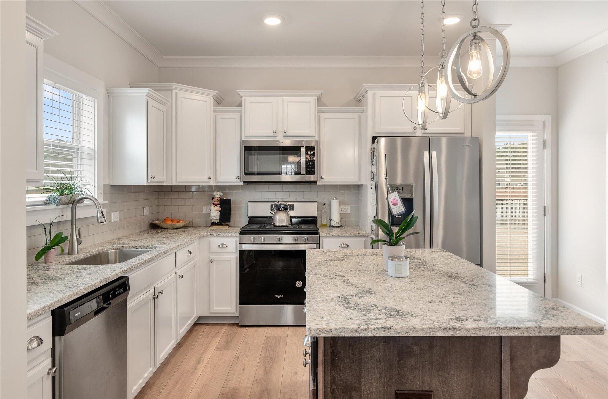513 Purple Finch Road Summerville, SC 29486 - Photo 9 of 31 kitchen
