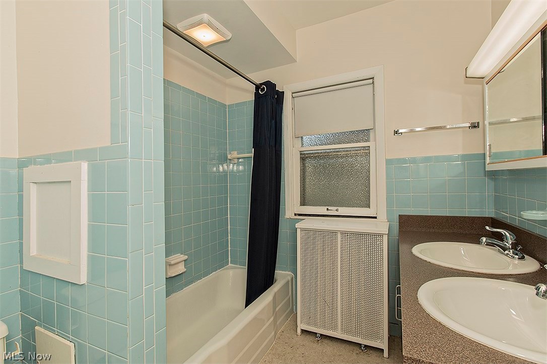 2584 Dartmoor Road Cleveland, OH 44118 - Photo 21 of 35 Gallery Image 21