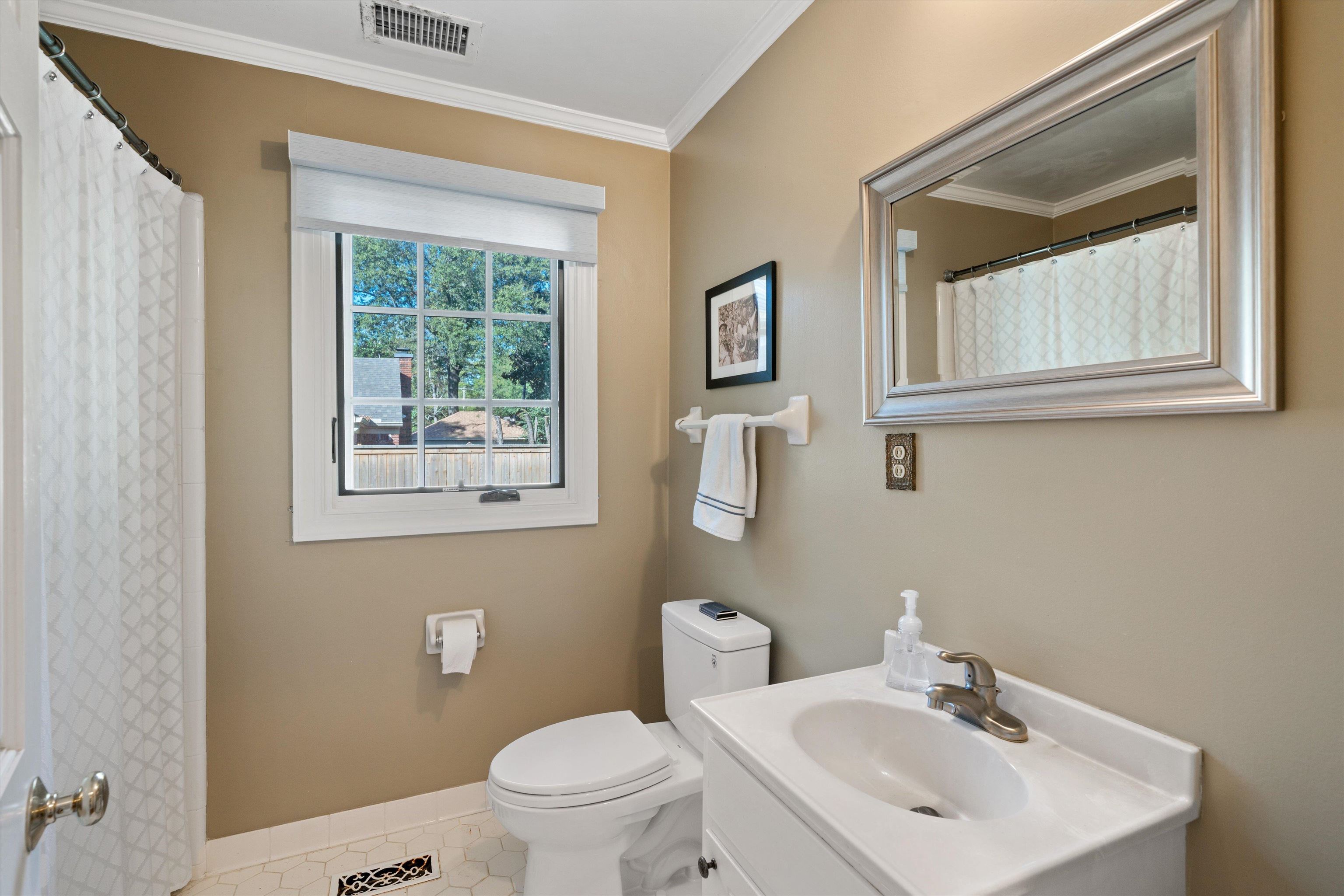 567 South Yates Road Memphis, TN 38120 - Photo 16 of 20 a bathroom with a toilet a sink and a mirror