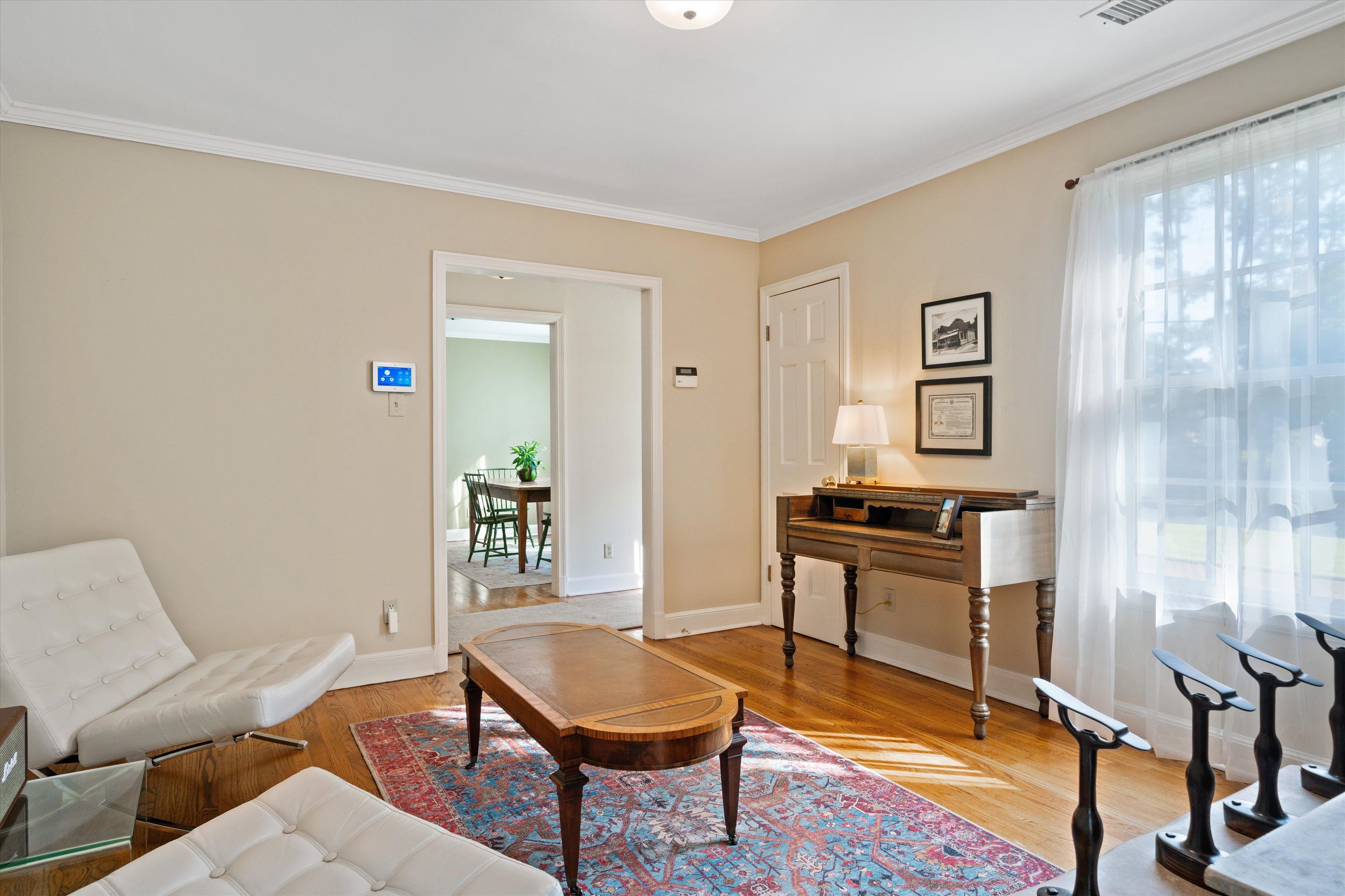 567 South Yates Road Memphis, TN 38120 - Photo 6 of 20 a living room with furniture and a window