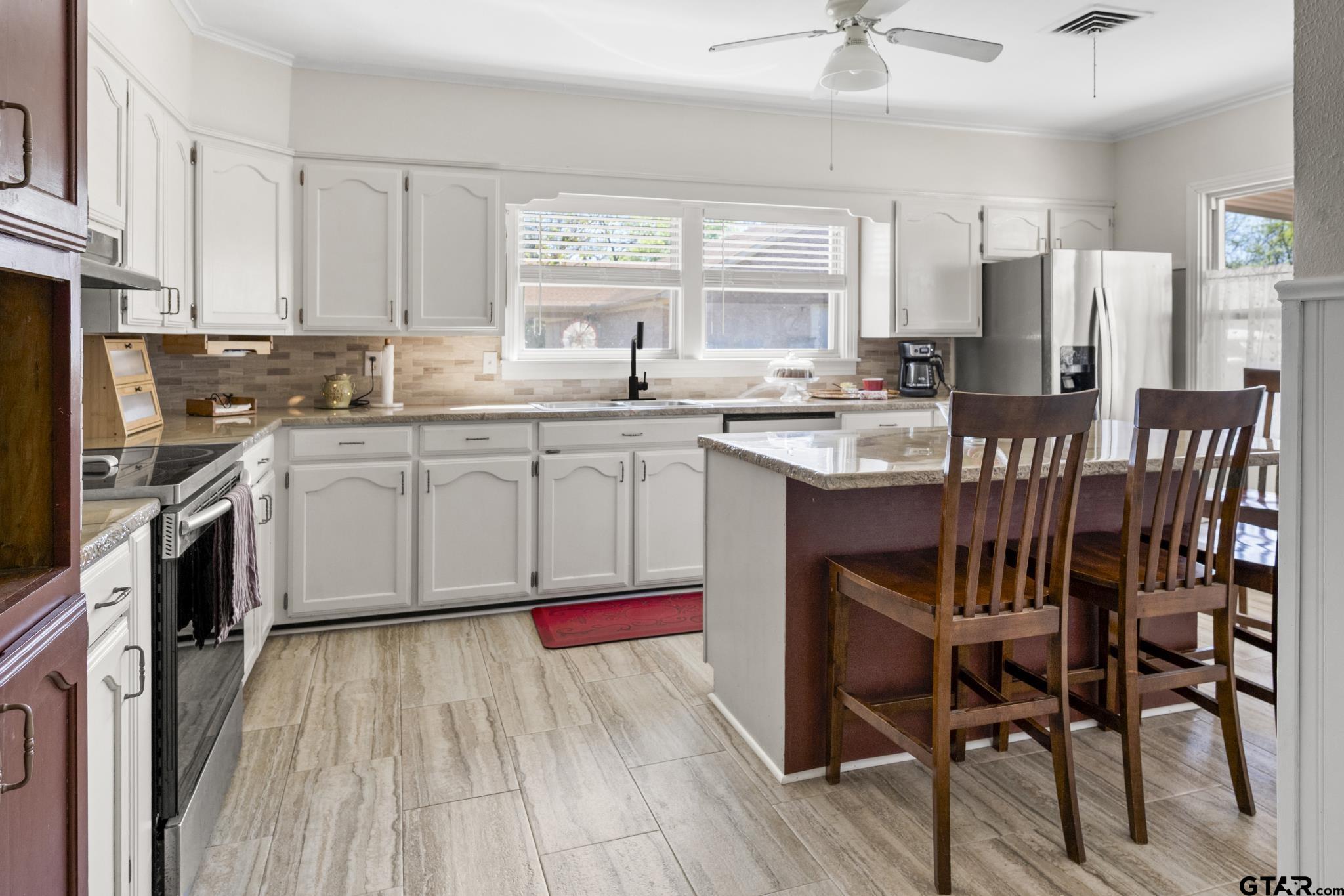 290 Lynch Street Hawkins, TX 75765 - Photo 10 of 36 a kitchen with a table chairs refrigerator and cabinets