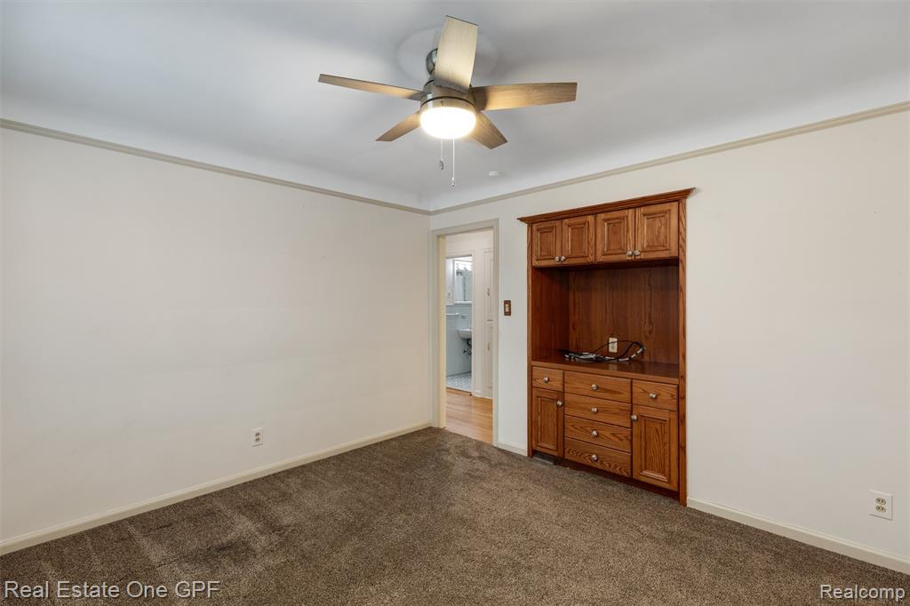 1488 Roslyn Road Grosse Pointe Woods, MI 48236 - Photo 14 of 40