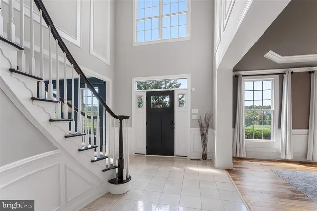 a view of entryway and hall