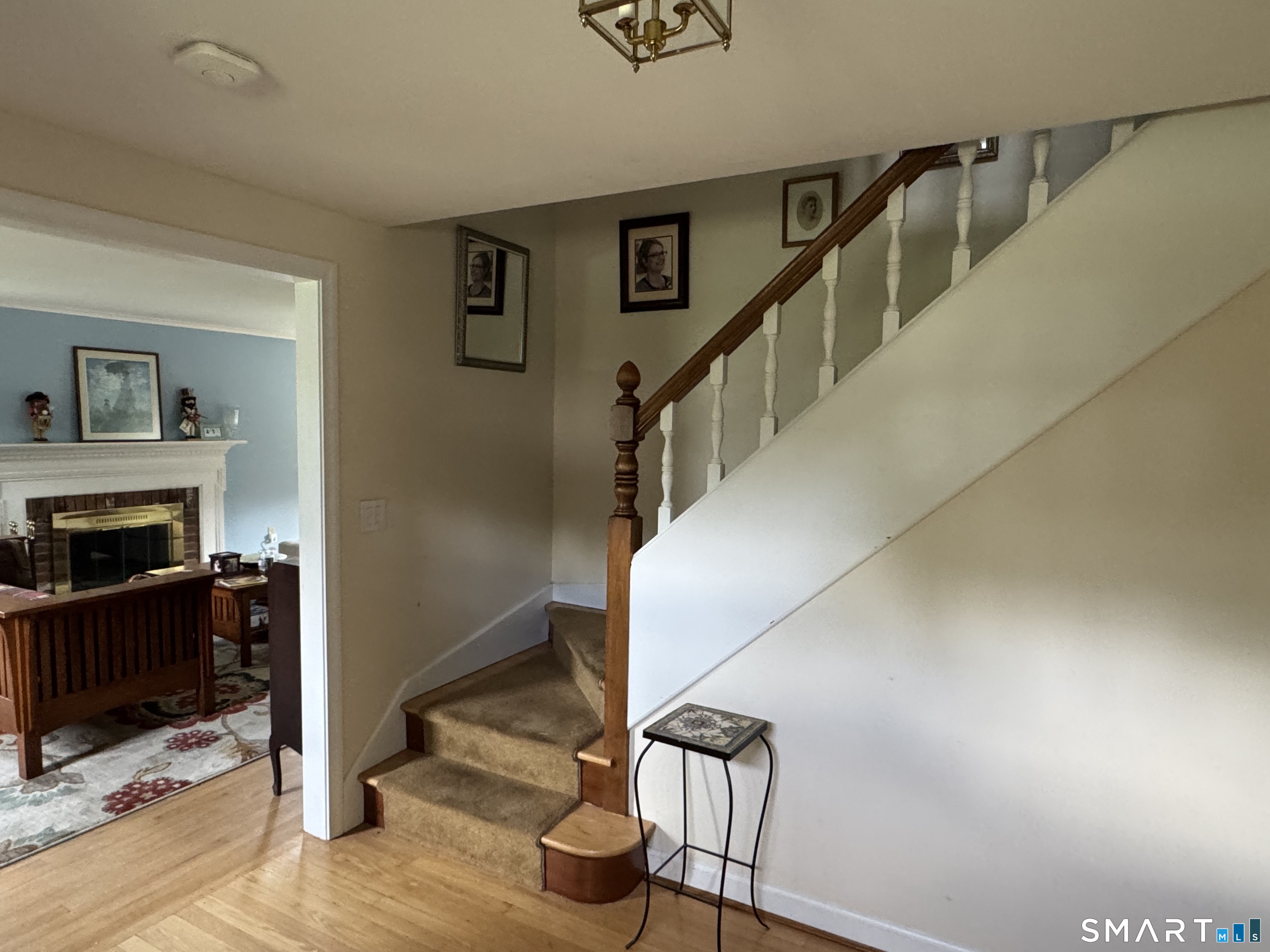 28 Crestwood Road Simsbury, CT 06070 - Photo 6 of 19