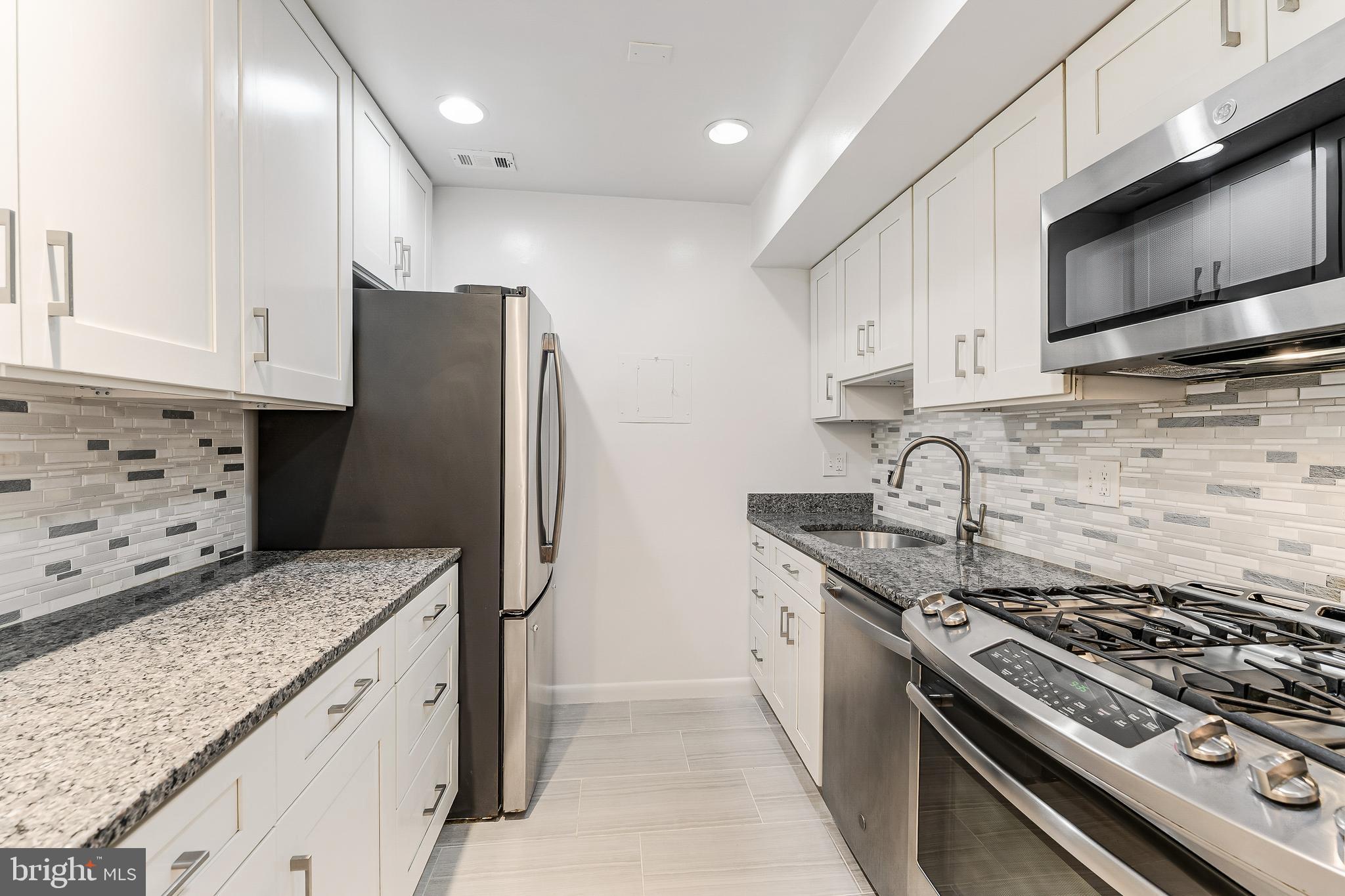 11619 Vantage Hill Road, Unit 2A Reston, VA 20190 - Photo 5 of 25 Updated kitchen