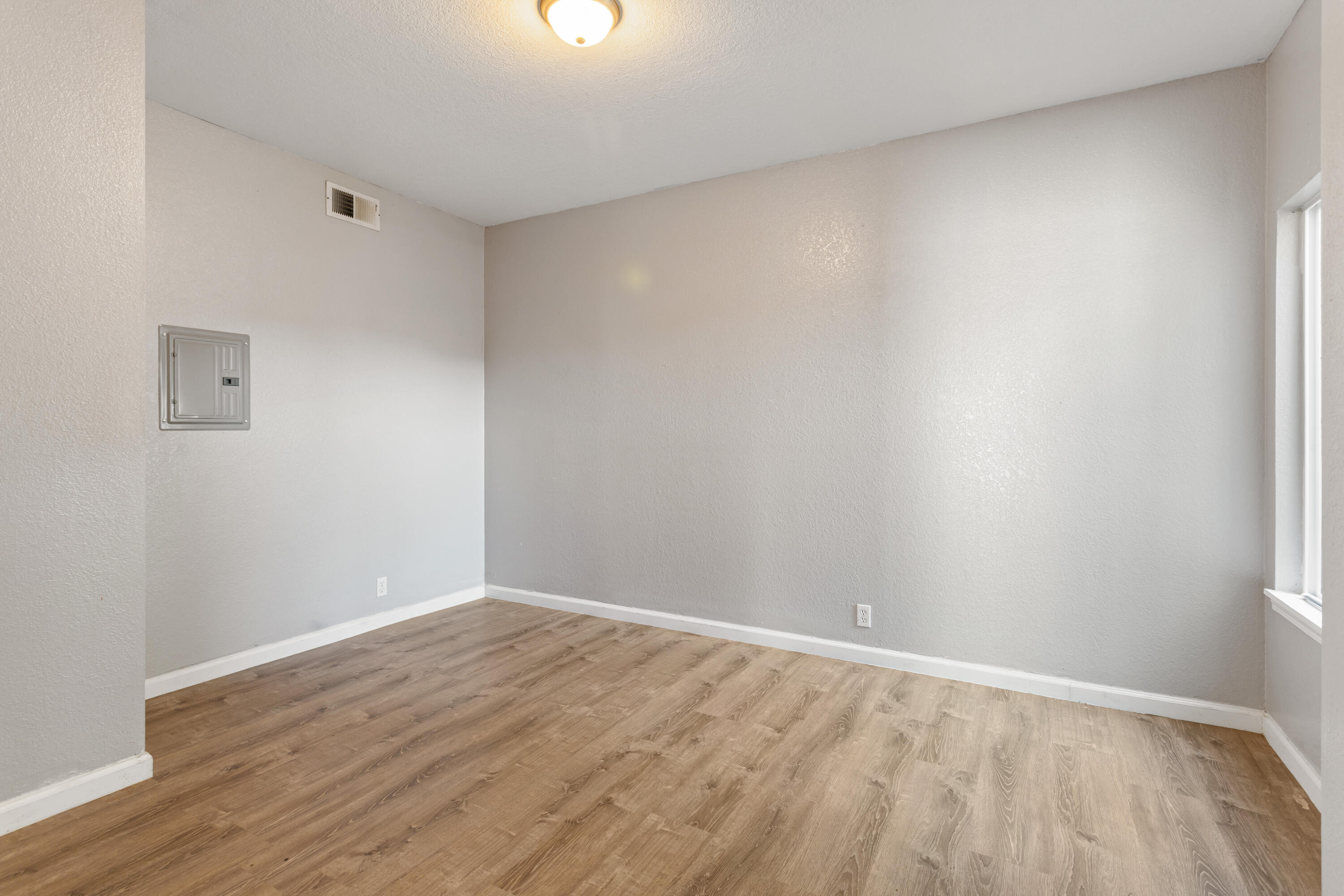 249 Ridgetop Drive, Unit 140 Redding, CA 96003 - Photo 10 of 25 Interior07