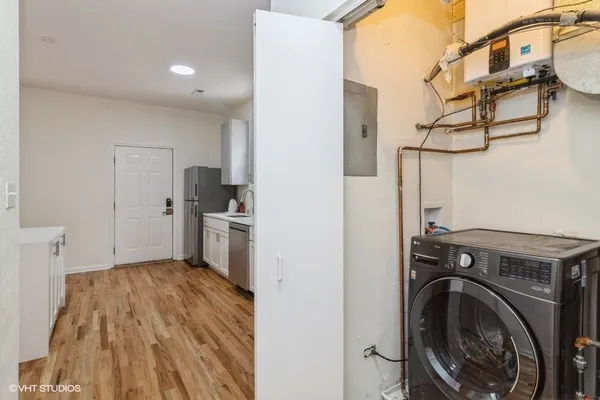 $2,400 | 1440 North Washtenaw Avenue, Unit 1, Chicago, IL 60622