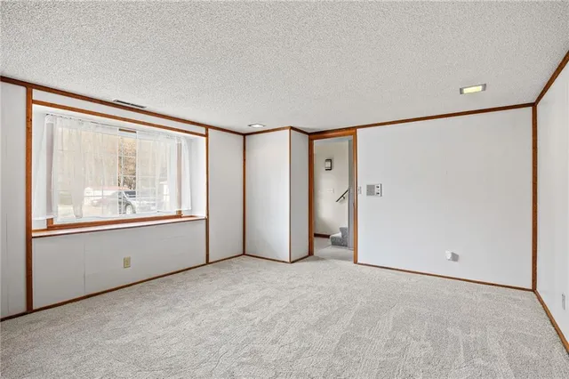 $239,900 | 621 Valley Street, Lathrop, MO 64465