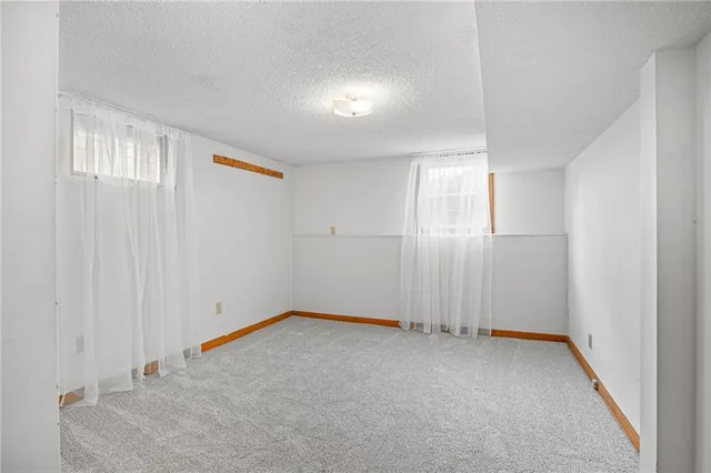 $239,900 | 621 Valley Street, Lathrop, MO 64465