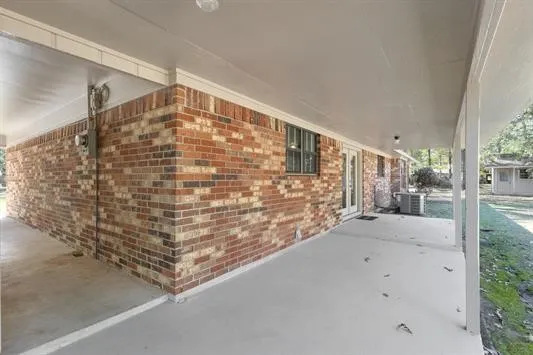 a view of a yard with a tree