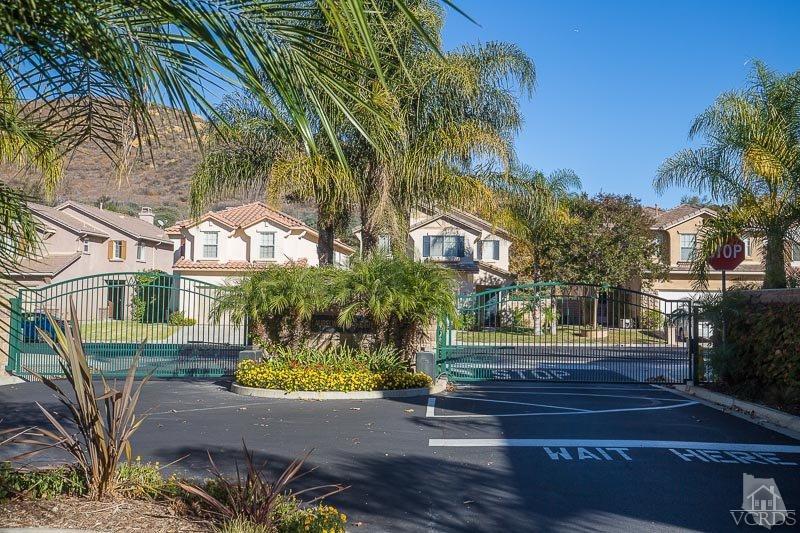 524 Shadow Lane Simi Valley, CA 93065 - Photo 2 of 40 a front view of a house with a garden
