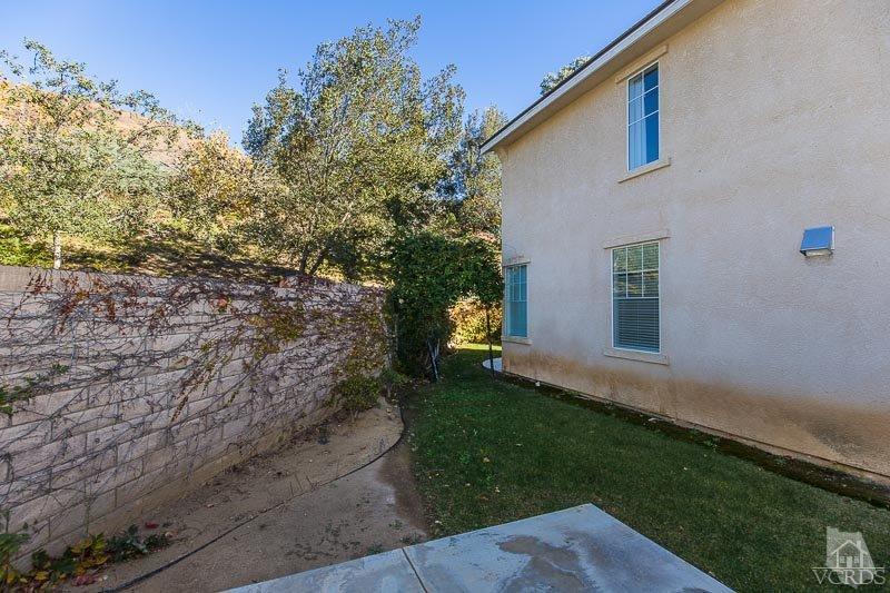 524 Shadow Lane Simi Valley, CA 93065 - Photo 33 of 40 a backyard of a house with lots of green space