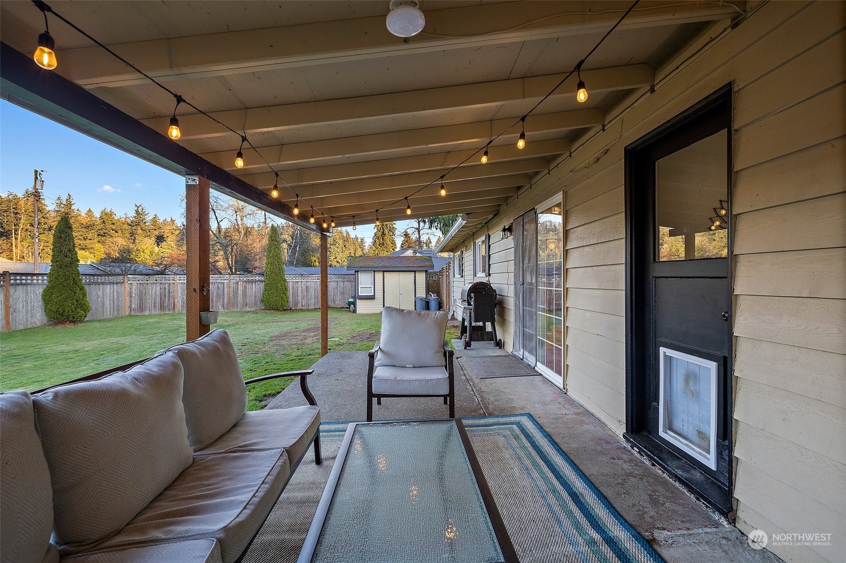 14610 Southeast 113th Street Renton, WA 98059 - Photo 27 of 34 a patio with garden area
