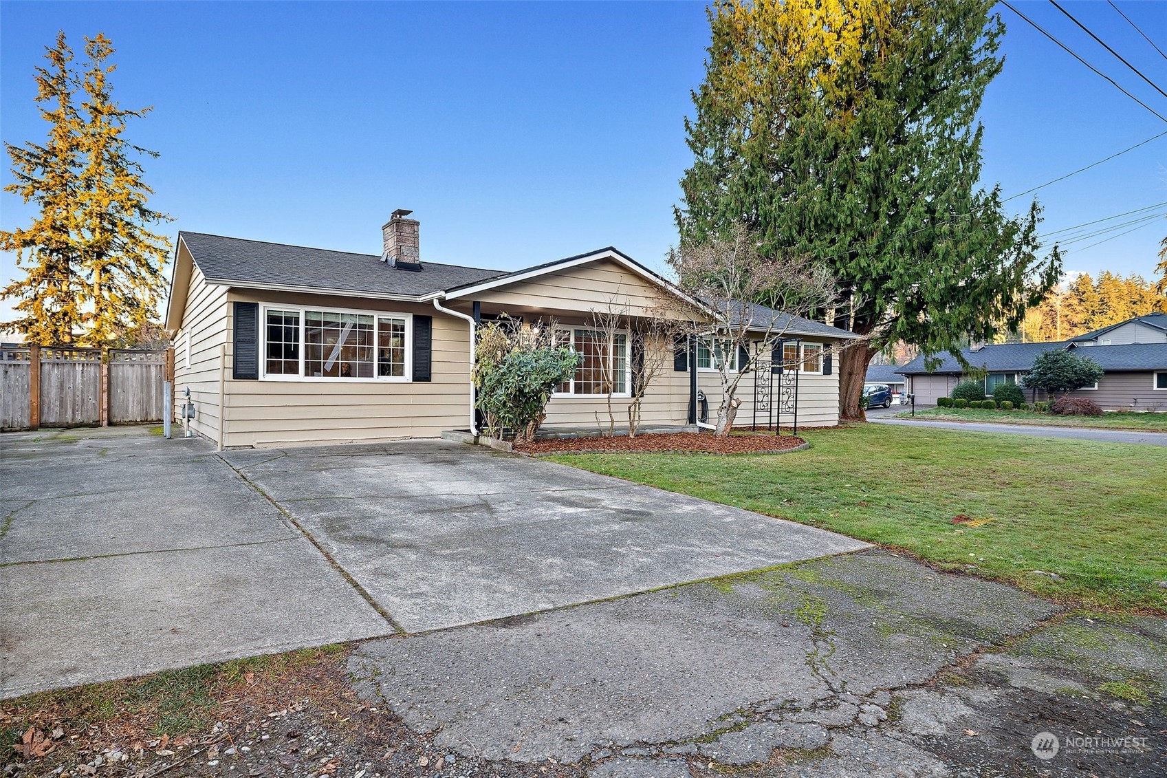 14610 Southeast 113th Street Renton, WA 98059 - Photo 3 of 34 a front view of a house with a garden